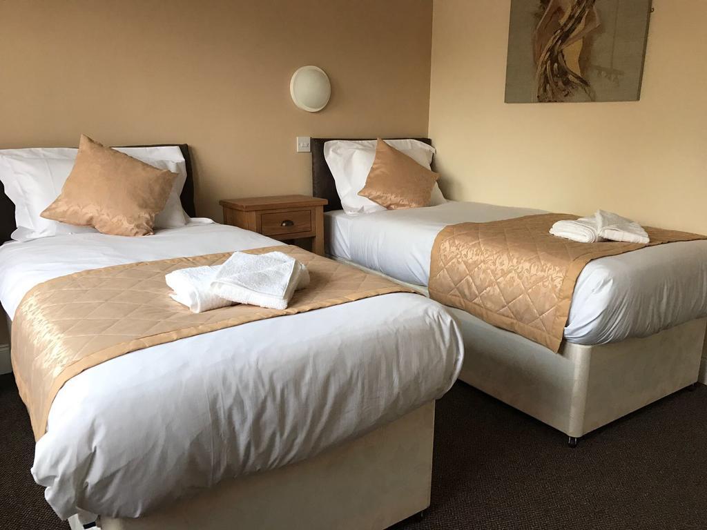 The Waverley Inn Дингуолл Экстерьер фото